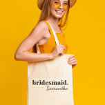 Personlig Modern Möhippa Bridesmaid Tygkasse<br><div class="desc">Kolla in den här perfekten tote bags för dina gäster från brudens sida, bachelorette-partiet, födelsedagen eller bröllop gäst party favors. En modern och elegant anpassningsbar till väskan är chic och sofistikerad för att komplettera bröllop eller något speciellt tillfälle. De kan vara personlig med ditt namn och din roll i brudens...</div>