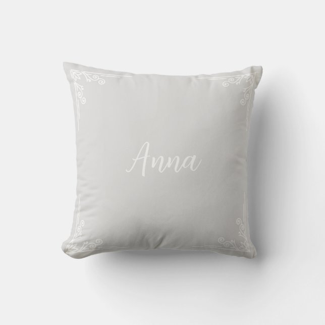 Personlig modern pastellgrå typografi namn  kudde (Framsida)