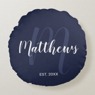 Personlig Modern Script Monogram & Family Namn Rund Kudde