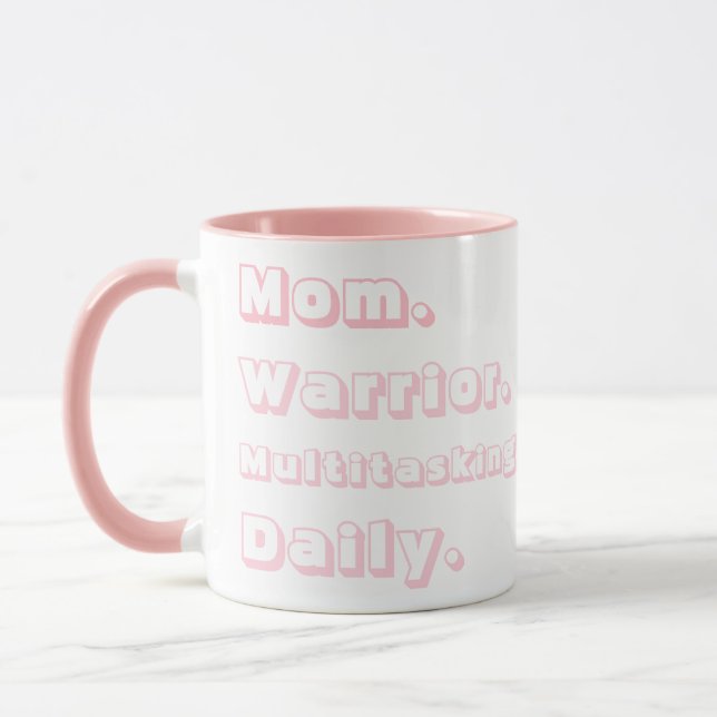 Personlig Mom Warrior Multitasking Daglig Rosa  Mugg (Vänster)
