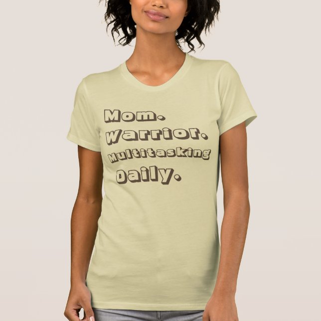 Personlig Mom Warrior Multitasking Daily Kräm  T Shirt (Framsida)