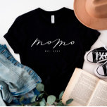 Personlig Momo Grandma T-Shirt<br><div class="desc">Vi lägger alltid till nya mönster varje dag!</div>