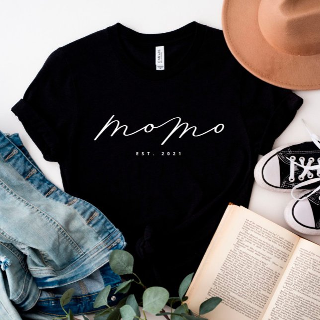 Personlig Momo Grandma T-Shirt (Skapare uppladdad)