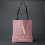 Personlig monogram brudtärna dammig rosa tygkasse<br><div class="desc">Detta är en enkel, modern och personlig monogramdesign. Denna stilrena design är i trendig dammig rosa med stilfull typografi. Den är perfekt som en personlig gåva till din brudtärna eller som tackgåva till brudpartiet eller som en festgåva för din möhippa. För att anpassa, lägg bara till brudtärnans namn och initial...</div>