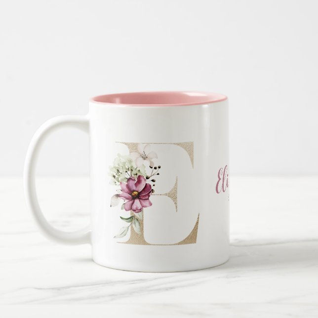 Personlig monogram guld bokstav E rosa blommig  Två-Tonad Mugg (Vänster)