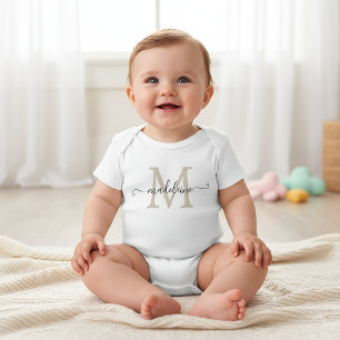 Personlig monogram i beige för namn i elegant skri t shirt