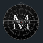 Personlig Monogram Namn Darttavla<br><div class="desc">Den här maten i personlig pub är en underbar gåva till vem som helst i ditt liv! Wow dina vänner och din familj med den här klassiska och snyggt designen som kan vara personlig för dig.</div>