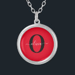 Personlig Monogram Namn Red Black White Silverpläterat Halsband<br><div class="desc">Den här elegantens monogram- och snyggt-manusförfattaren namn kan ges som en gåva till en födelsedag, bröllop, möhippa, årsdag, Mors dag eller vilken tillfälle som helst. Det kan vara personlig med människans initialtid och namn. Du kan ändra teckensnitt, teckensnitt färg, storlekt teckensnitt och bakgrund färg med Verktyg i Design. Teckensnittet storlekt...</div>