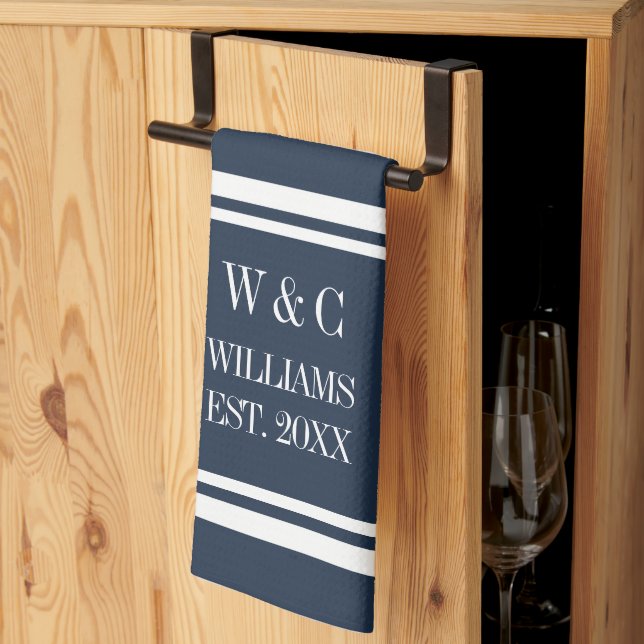 Personlig monogram Navyblå vit rand Kökshandduk (Thirds Fold)