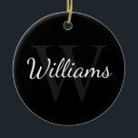 Personlig Monogram och Namn Black Julgransprydnad Keramik<br><div class="desc">Personlig Monogram och Namn Gift har personlig namn i det vita skriptteckensnittet stil och monogram i grått serif font stil som bakgrund, på svart bakgrund. Perfekt för helgdag, familjeåterförening och eventuella särskilda tillfällen.</div>