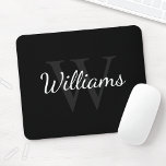 Personlig Monogram och Namn Black Musmatta<br><div class="desc">Personlig Monogram och Namn Giftfunktioner personlig namn i vitt skript,  teckensnitt stil och monogram i grått serif font stil som bakgrund,  på svart bakgrund.

Perfekt som gåva till honom,  fars dag gåva och gåva till alla specialtillfällen.</div>