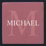 Personlig Monogram och Namn Burgundy Red Stenunderlägg<br><div class="desc">Personlig Monogram och Namn Gifthar personlig namn i vitt och monogram i ljusrött brännbart rött som bakgrund,  i klassiskt serif font stil,  på burgundröd bakgrund.

Perfekt som helgdag-gåva,  fars dag-gåva,  tack för marskalkar och gåva för speciella tillfällen.</div>