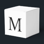 Personlig Monogram och Namn favoritruta Presentaskar<br><div class="desc">Personlig Monogram och Namn Design har personlig monogram och namn i klassiskt serif-teckensnitt stil. Perfekt för bröllop,  helgdag,  familjeåterförening och vid särskilda tillfällen.</div>