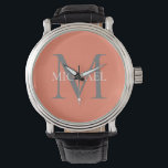 Personlig Monogram och Namn Ljus rosa Armbandsur<br><div class="desc">Personlig Elegant Monogram och Namn Gåvor med personlig monogram i klassiskt serif font stil med box av namn i mitten av monogram.</div>