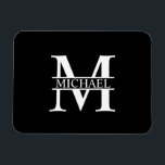 Personlig Monogram och Namn Magnet<br><div class="desc">Personlig Monogram och Namn Giftsfeaturing personlig monogram i klassiskt serif font stil med box av namn i mitten av monogram.

Perfekt som hemmabruk,  hushållsuppvärmningsgåvor,  familjegåvor,  nyfödda och annat.</div>