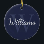 Personlig Monogram och Namn marinblått Julgransprydnad Keramik<br><div class="desc">Personlig Monogram och Namn Gift har personlig namn i det vita skriptet stil och monogram i det ljusblå serif-teckensnittet stil som bakgrund, i marin blå bakgrund. Perfekt för helgdag, familjeåterförening och eventuella särskilda tillfällen.</div>