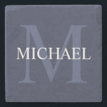 Personlig Monogram och Namn marinblått Stenunderlägg<br><div class="desc">Personlig Monogram och Namn Gifthar personlig namn i vitt och monogram i ljusblått som bakgrund,  i klassiskt serif font stil,  på marin blå bakgrund.

Perfekt som helgdag,  fars dag-gåva,  tack för marskalkar och gåva för särskilda tillfällen.</div>