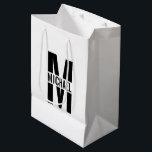 Personlig Monogram och Namn Medium Gift Bag<br><div class="desc">Personlig Monogram- och Namn-presenter med personlig monogram i svart,  fetstil,  sans serif font stil med box av namn i mitten i monogrammet.</div>