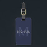 Personlig Monogram och Namn Navy Blue Bagagebricka<br><div class="desc">Personlig Monogram och Namn Giftfunktioner har personlig namn i vitt och monogram i ljusmarkt blått som bakgrund,  i klassiskt serif font stil,  i marin blå bakgrund.

Perfekt som helgdag-gåva,  fars dag-gåva,  tack för marskalkar och gåva för speciella tillfällen.</div>