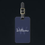 Personlig Monogram och Namn Navy Blue Bagagebricka<br><div class="desc">Personlig Monogram och Namn Giftfunktioner personlig namn i vitt skript,  teckensnitt stil och monogram i ljusbrun blå stil som bakgrund,  i marin blå bakgrund.

Perfekt som helgdag,  familjeåterförening,  tack för marskalkar och gåva för speciella tillfällen.</div>
