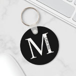 Personlig Monogram och nyckelkedjan Namn Nyckelring<br><div class="desc">Personlig Monogram och Namn Gift har personlig monogram och namn i klassiskt serif font stil. Perfekt som fars dag-gåvor till pappa,  gåvor till marskalkar och vid särskilda tillfällen.</div>