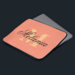 Personlig monogram orange färg laptop sleeve<br><div class="desc">Personlig monogram orange färg laptop sleeve. Elegantens typografi med första brev som monogrammet. Anpassningsbar 15-tumsskydd. Luxdatortillbehör till honom eller henne.</div>