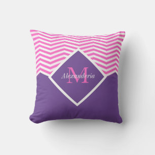 Personlig Monogram Rosa Lila Vit Chevron Kudde