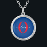 Personlig Monogram skript Namn Blue White Red Silverpläterat Halsband<br><div class="desc">Den här elegantens monogram- och snyggt-manusförfattaren namn kan ges som en gåva till en födelsedag, bröllop, möhippa, årsdag, Mors dag eller vilken tillfälle som helst. Det kan vara personlig med människans initialtid och namn. Du kan ändra teckensnitt, teckensnitt färg, storlekt teckensnitt och bakgrund färg med Verktyg i Design. Teckensnittet storlekt...</div>