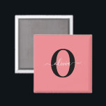 Personlig monogram skriptnamn svart vit rosa magnet<br><div class="desc">Denna eleganta monogram- och stilfulla namn-design kan ges som en present till en födelsedag, bröllop, bröllopsdusch, årsdag, mors dag eller någon annan tillställning. Det kan anpassas med personens initial och namn. Du kan ändra teckensnitt, teckensnittsfärg, teckensnittsstorlek och bakgrundsfärg med hjälp av designverktyget. Teckensnittsstorleken måste minskas för initialerna J och Q....</div>