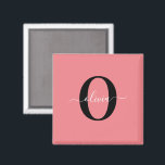 Personlig monogram skriptnamn svart vit rosa magnet<br><div class="desc">Denna eleganta monogram och stilfulla skriptnamnsdesign kan ges som en present till en födelsedag, bröllop, brudshow, årsdag, mors dag eller någon annan tillställning. Det kan anpassas med personens initialer och namn. Du kan ändra typsnitt, typsnittsfärg, typsnittsstorlek och bakgrundsfärg med hjälp av Designverktyget. Typsnittsstorleken måste minskas för initialerna J och Q....</div>