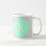 Personlig Monogrammed kaffe Mugg<br><div class="desc">Det här kaffet mugg kan anpassas med ditt ursprungliga innehåll och är underbarare för att klä sig för vem som helst. Med enkel chevronbakgrund och en kopp färg är det det bästa sättet att njuta av en bit av ditt favoritkaffe.</div>
