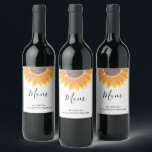 Personlig Morsa Sunblommblomme Vin-etikett Vinflaska Etikett<br><div class="desc">Etiketterna Morsa Solrosblomma Vin I personlig lägger etiketterna vin flaska en speciell beröring till Mors dag firande eller en gåva till Morsa. De har en solrosolja med vattenfärg. Du kan anpassa dem med namnen. Ursprunglig vattenfärg © Michele Davies.</div>