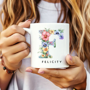 Personlig mugg med blommig alfabet för henne, föde