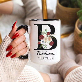 Personlig mugg med blommönster och monogram - gåva