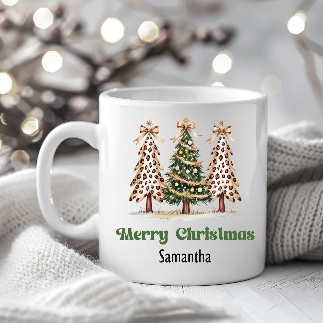 Personlig mugg med jordnära leopardjulgranar (Earthy Leopard Christmas Trees Personalized Mug)