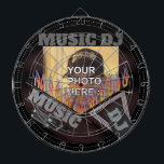 Personlig Music DJ Dartboard Darttavla<br><div class="desc">En roligt musik-dj var temat dartboard för musiken älskare i familjen! ***Observera att du bör byta ut FOTO-referensen mot din egen, så att lagrar är korrekt konfigurerat. Med roligtens färgstarka kollage som är perfekt för musikdekor eller roligt nya spel. Fullt anpassade om du vill lägga till namn, bilder och mycket...</div>