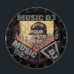 Personlig Music DJ Dartboard Darttavla<br><div class="desc">En roligt musik-dj var temat dartboard för musiken älskare i familjen! ***Observera att du bör byta ut FOTO-referensen mot din egen, så att lagrar är korrekt konfigurerat. Med roligtens färgstarka kollage som är perfekt för musikdekor eller roligt nya spel. Fullt anpassade om du vill lägga till namn, bilder och mycket...</div>