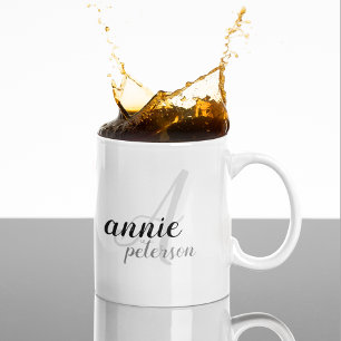 PERSONLIG NAMN . A brev monogram på b/w Mugg