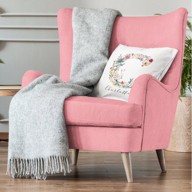 Personlig Namn & Blommigt Monogram "C" Kudde (Skapare uppladdad)