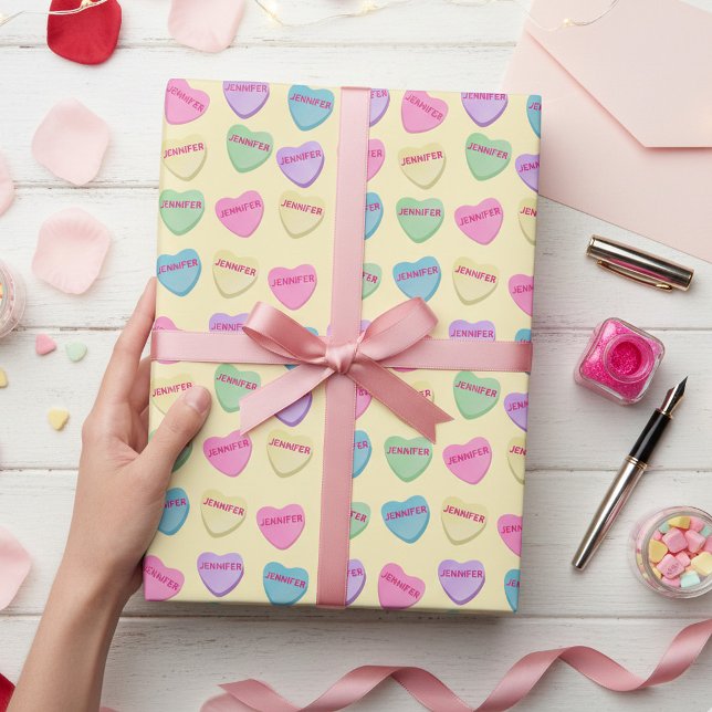 Personlig Namn Candy Hearts - Gult Presentpapper (Personalized Candy Heart Conversation Heart wrapping paper for Valentine's Day or Galentine's Day)