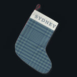 Personlig Namn Classic Blue Retro Glen Play Liten Julstrumpa<br><div class="desc">Den här klassiska blå plattformen, parad med fetstilt personlig, ger en tidlös och elegantens beröring till valfri fräckt dekoration. Den underskattade blåblå tonen mönster erbjuder en minimalistisk men traditionell helgdag, perfekt för att skapa en mysigt och välkomnande atmosfär. Perfekt för dem som uppskattar subtil, klassisk helgdag stilar med en personlig...</div>