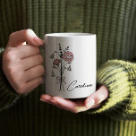 Personlig Namn Coquette Birdblomma januari Kaffemugg<br><div class="desc">Personlig mugg med en känslig, handdragen bukett av den förlossande blomman i januari, nejlikan, är perfektens gåva till en speciell brud, mamma eller mormor. Oavsett om du firar en bröllop, en födelsedag eller bara vill tacka dig, lägger mugg i anpassningsbar till en känslosam och elegant kontakt till tillfälle. Med sin...</div>