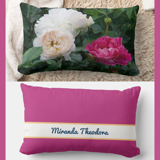 Personlig Namn Cream och Rosa Streaked Ro Lumbarkudde (Elegant, modern personalized name floral pillow. Photo of cream & streaked pink roses. Calligraphy)