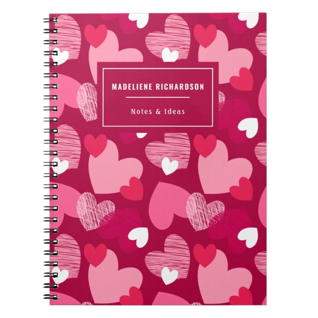 Personlig Namn Cute Hearts Mönster Mörk Magenta Anteckningsbok (Framsidan)