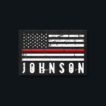 Personlig Namn Distress Firefighter Flagga Canvastryck<br><div class="desc">Ett hårt slag i stil-väggen med en tunn röd linje, amerikansk flagga som indikerar professioneller för brandbekämpning. Under detta finns en plats för din eller dina presentmottagare namn. Se till att du följer dessa anvisningar för att kontrollera att ditt namn är perfekt under flagga. 1 Skriv först ett namn, antingen...</div>