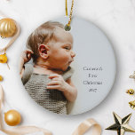 Personlig Namn Första jul-fotot i Baby Julgransprydnad Keramik<br><div class="desc">Fira din baby första jul med den här eleganten personlig keramiska prydnadsföremål. Med en enkel och ren utformning, på båda sidor om den dekorativa visningen baby namn, och ett omhuldat foto med ett smakfullt textöverlägg. Den här dubbla-sidiga ornamenten gör en tidlös keepsakpresenten, perfekt för att lägga till en speciell beröring...</div>
