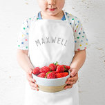 Personlig Namn Monogram | Grått Barnförkläde<br><div class="desc">De här personligens barnaproner har ditt barns namn i ett modernt, bågformat typsnitt, skapar dem perfekt för unga köksmästare, kreativets klädspel eller som konstnärer som röker kläder när de ritar. De här plattorna är gjorda av ett hållbart och rent väv och tillför en roligt, en personlig beröring, samtidigt som du...</div>