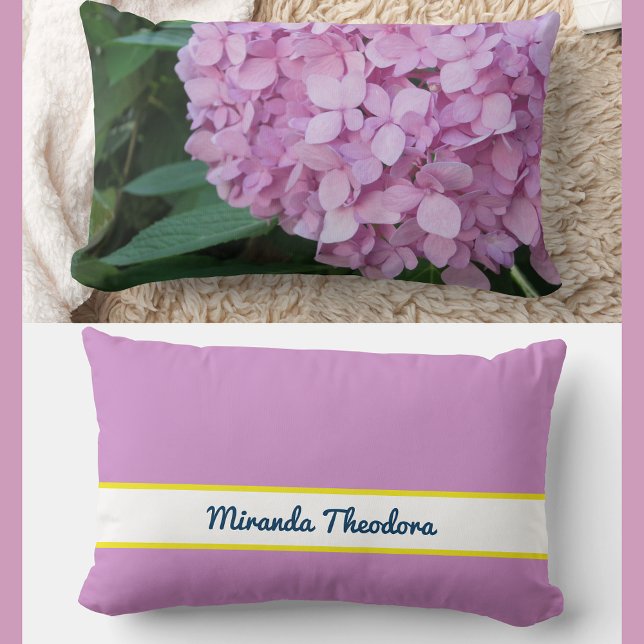 Personlig Namn Rosa Mauve Hydrangea Lumbarkudde (Elegant, modern personalized name floral accent pillow. Photo of purple pink hydrangea. Calligraphy)