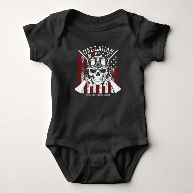 Personlig NAMN Soldier Skull Dual Guns USA flagga T Shirt (Framsida)