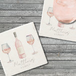 Personlig Namn Vin Stenunderlägg<br><div class="desc">De här charmerande och humoristiska underläggen är perfekt för att sätta på dina vin-glasögon, med en lekfull vattenfärgsdesign med vin-glasögon och flaska. Anpassa dem till din familj namn för en unik roligt. De tillför inte bara lite elegans till era sammankomster utan gör också en underbar gåva till födelsedagar, jul, party...</div>